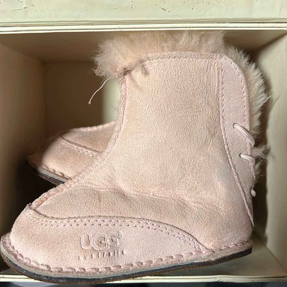 Ugh baby girl boots pink size infant small winter furry fits 4